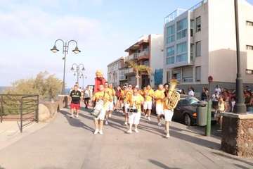 Un pasacalles anima a Melenara a vivir sus fiestas (Foto Briand Rodríguez)